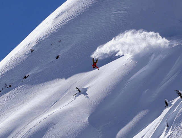 Powder snowboarder