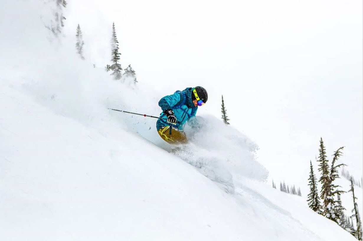 powder-skiing-powder-canada